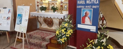 Wystawa prac w kościele parafialnym w Chynowej
